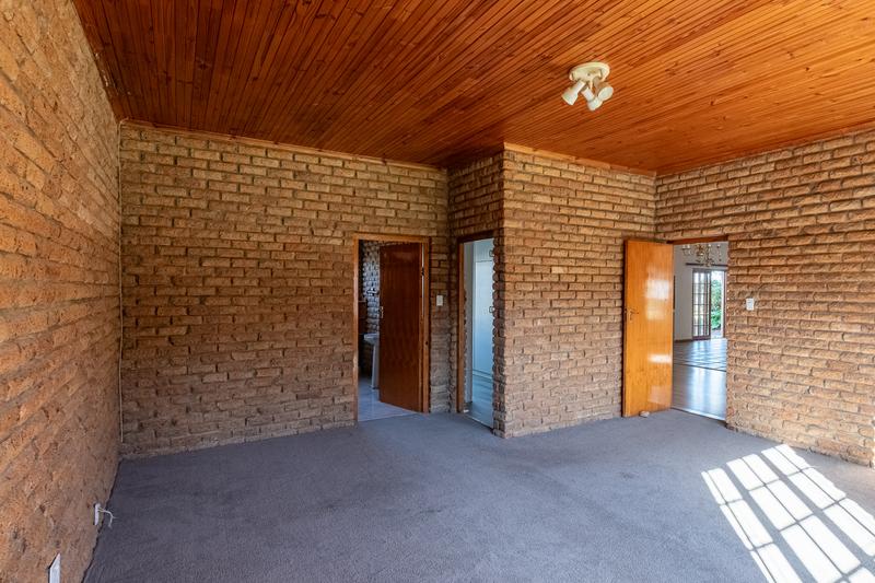 5 Bedroom Property for Sale in Riviersonderend Western Cape